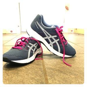 *BRAND NEW* ASICS size 9.5